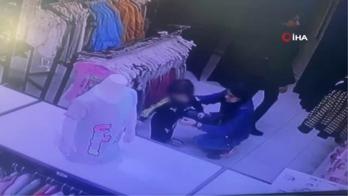 Fatih'te giyim mağazasında 3 yaşındaki çocuğa şiddet anı kamerada