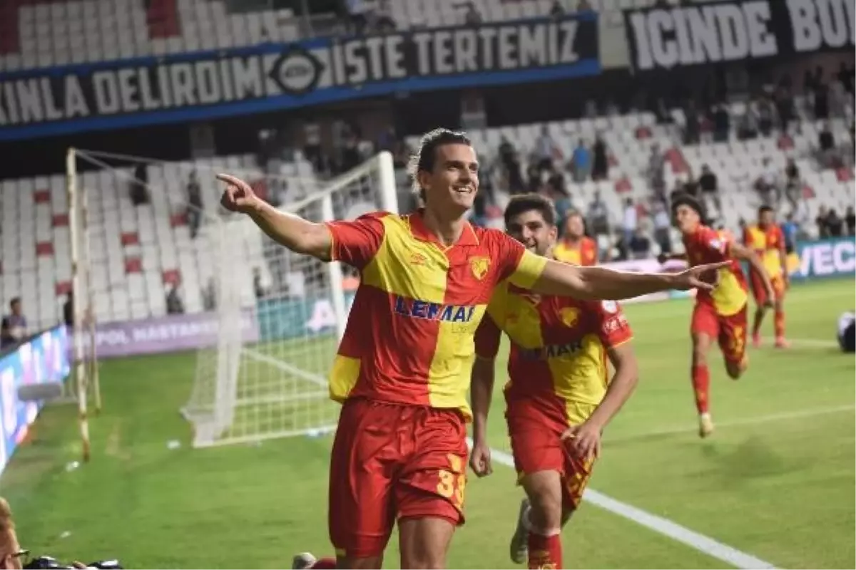 Göztepe\'de gol yükü orta saha ve defans oyuncularında