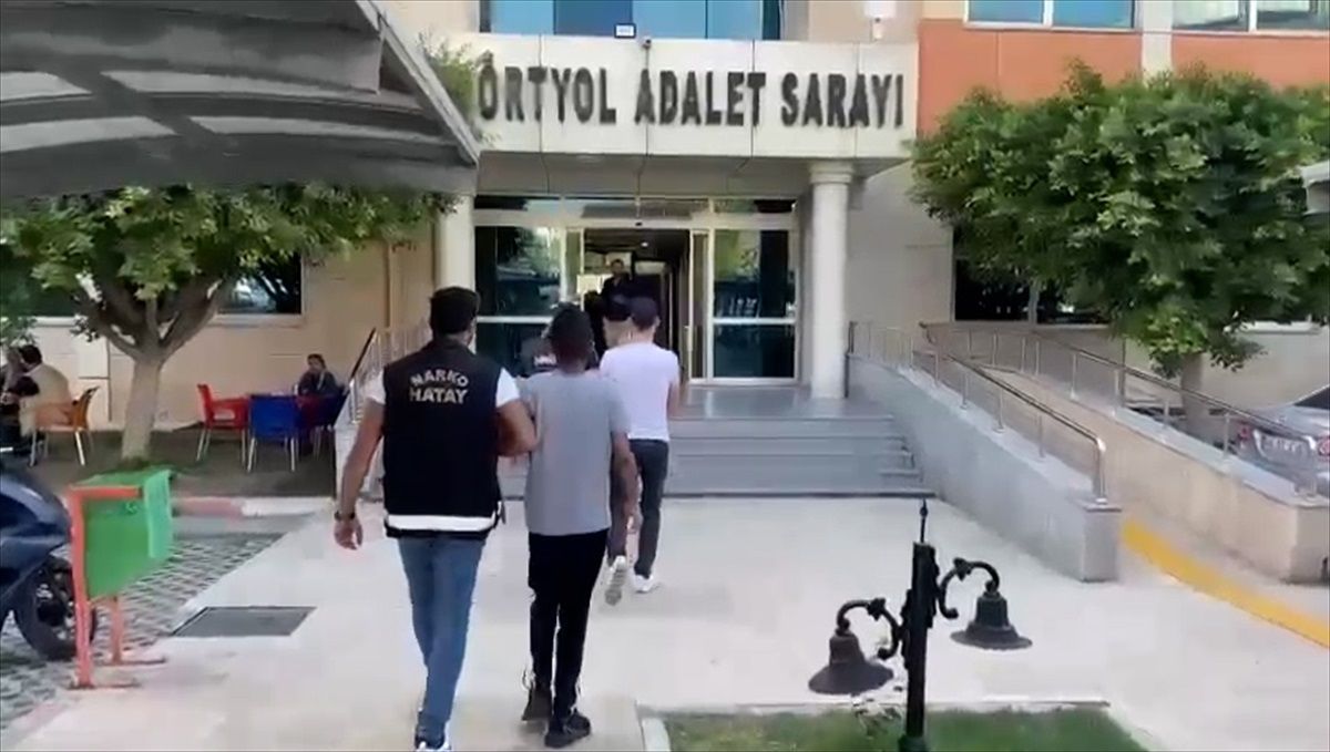 Dörtyol\'da Yedek Lastikte Uyuşturucu Ele Geçirildi, 2 Şüpheli Tutuklandı
