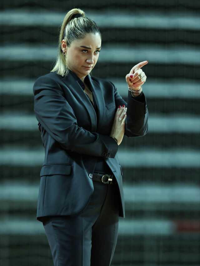 Herkes, 'Dişi Fatih Terim' diye anılan Selen Erdem'de aynı detaya takıldı