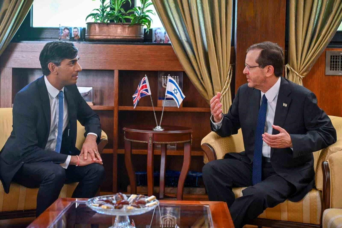 İngiltere Başbakanı İsrail\'de liderlerle görüştü