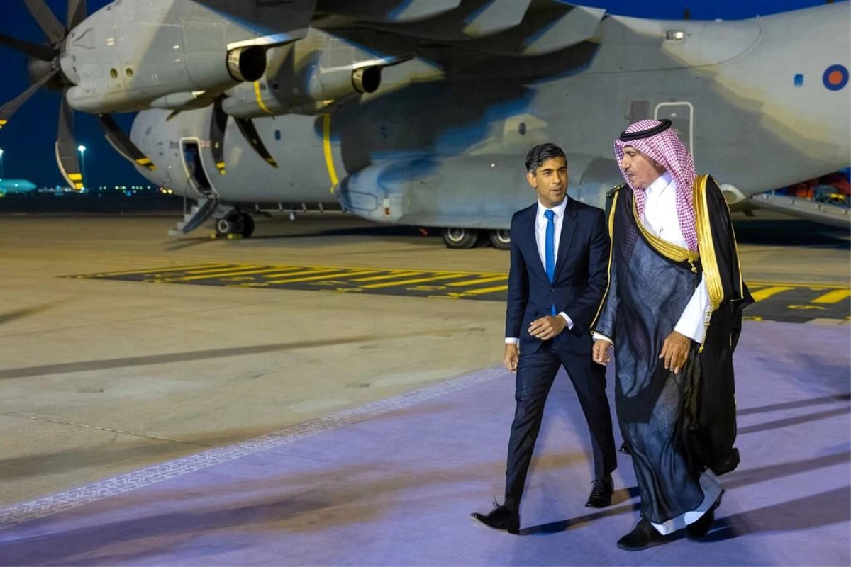 İngiltere Başbakanı Suudi Arabistan\'ı ziyaret etti
