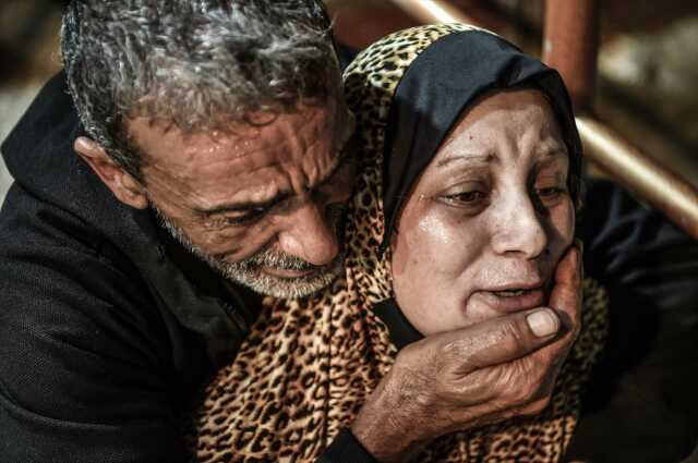 İsrail'in Gazze'ye yönelik saldırılarında oğlunu kaybeden Filistinli bir anne İsrail'in Gazze'ye yönelik saldırılarında oğlunu kaybeden Filistinli bir anne