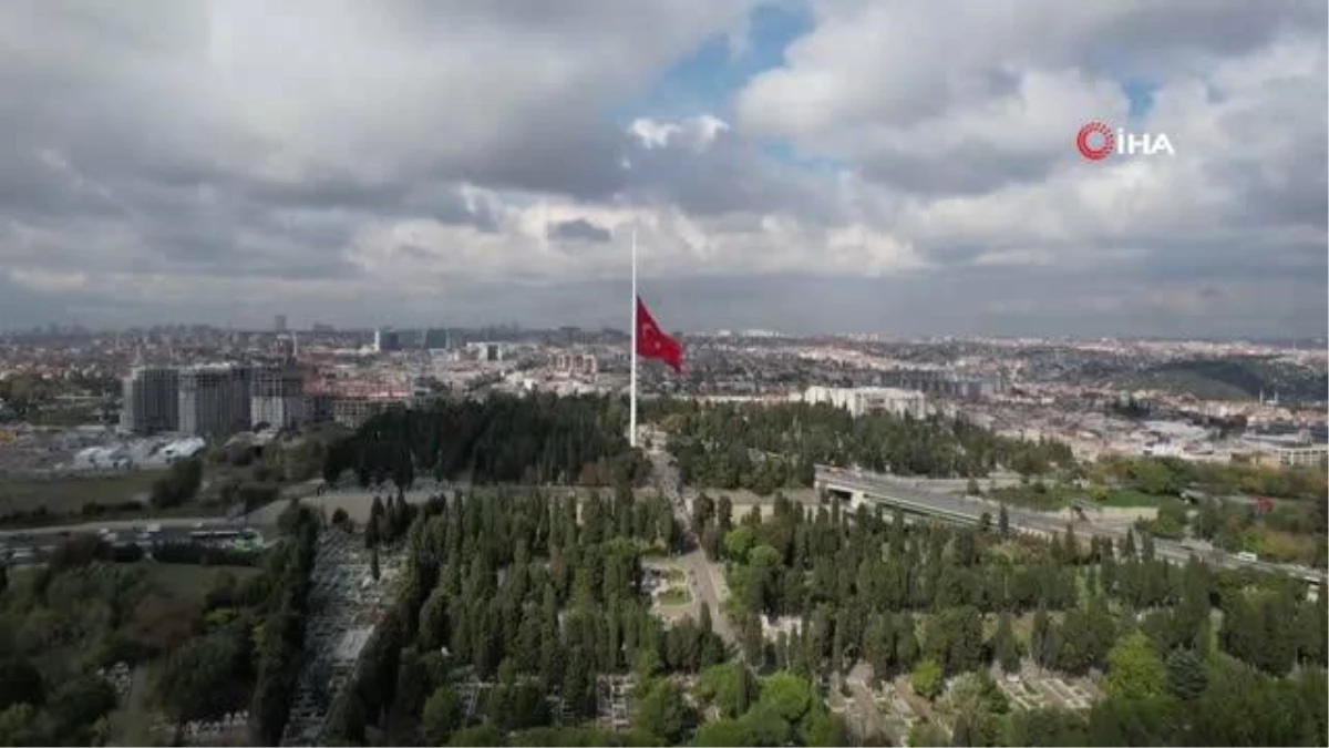 İstanbul\'da bayraklar yarıya indirildi