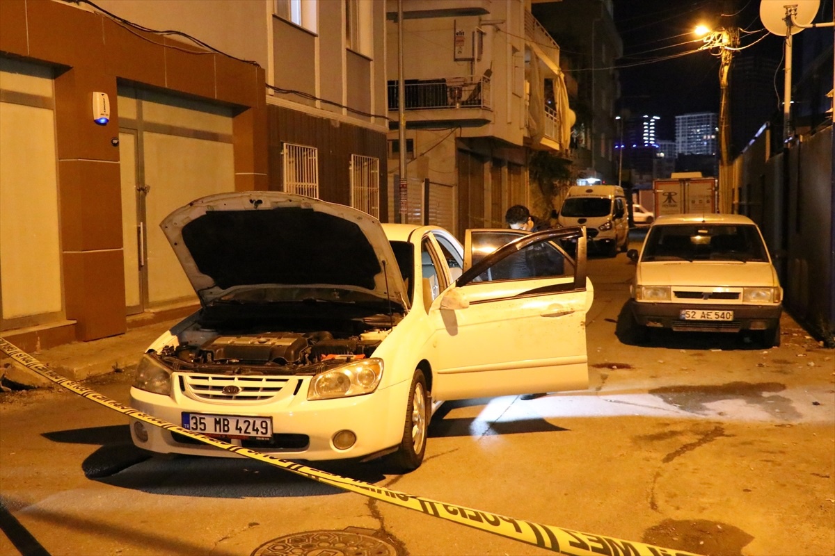 İzmir\'de çıkan kavgada bir kişi hayatını kaybetti, bir kişi ağır yaralandı