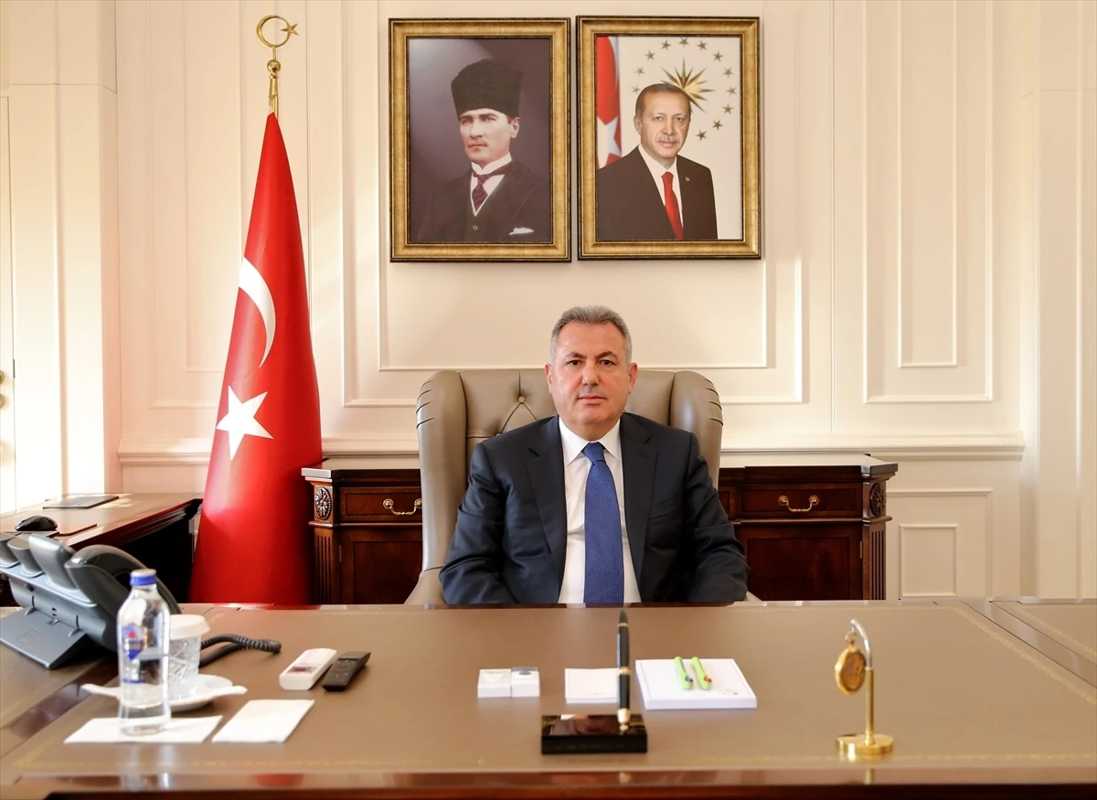 İzmir Valisi Süleyman Elban, Muhtarlar Günü\'nü kutladı