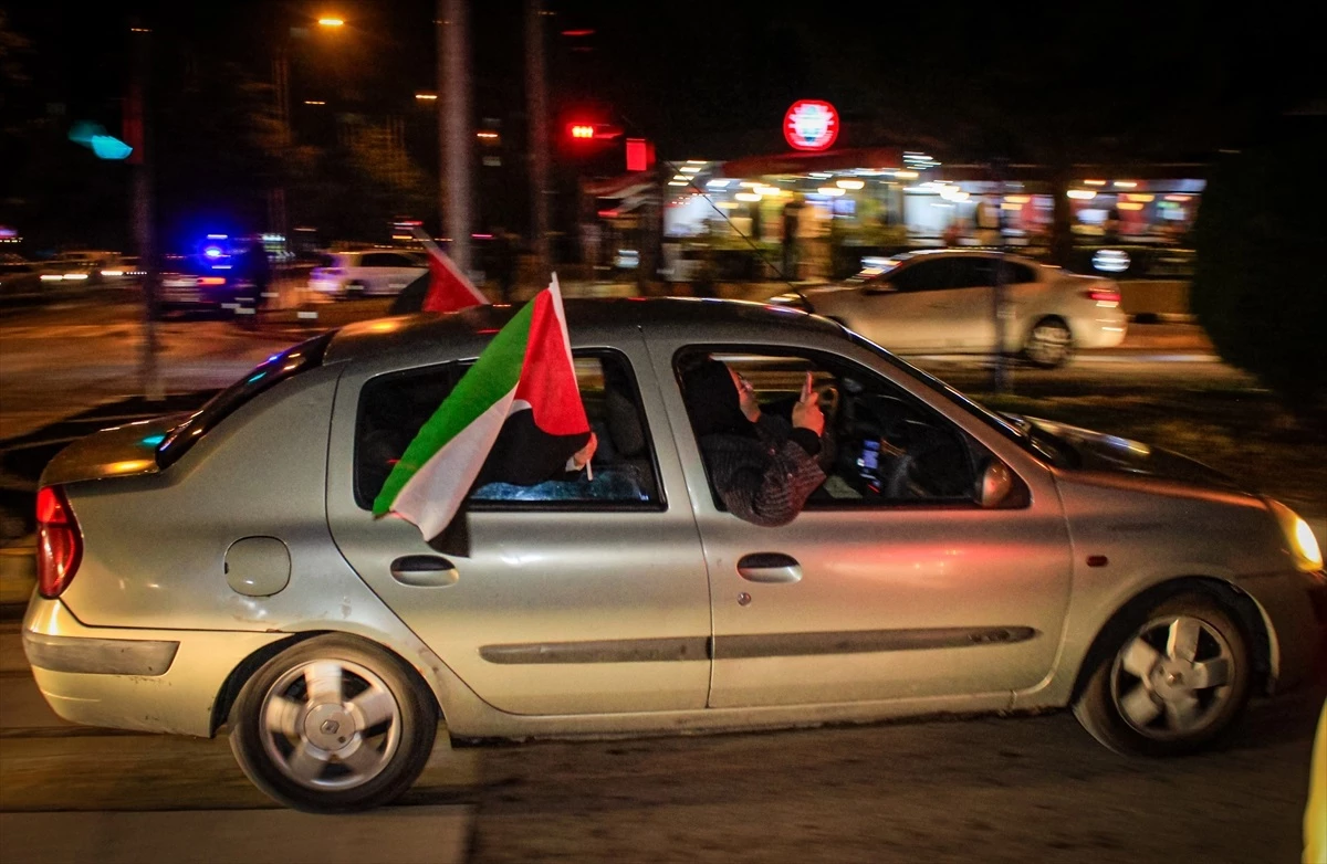 İzmir Kemalpaşa\'da İsrail\'in Gazze saldırılarına tepki yürüyüşü düzenlendi