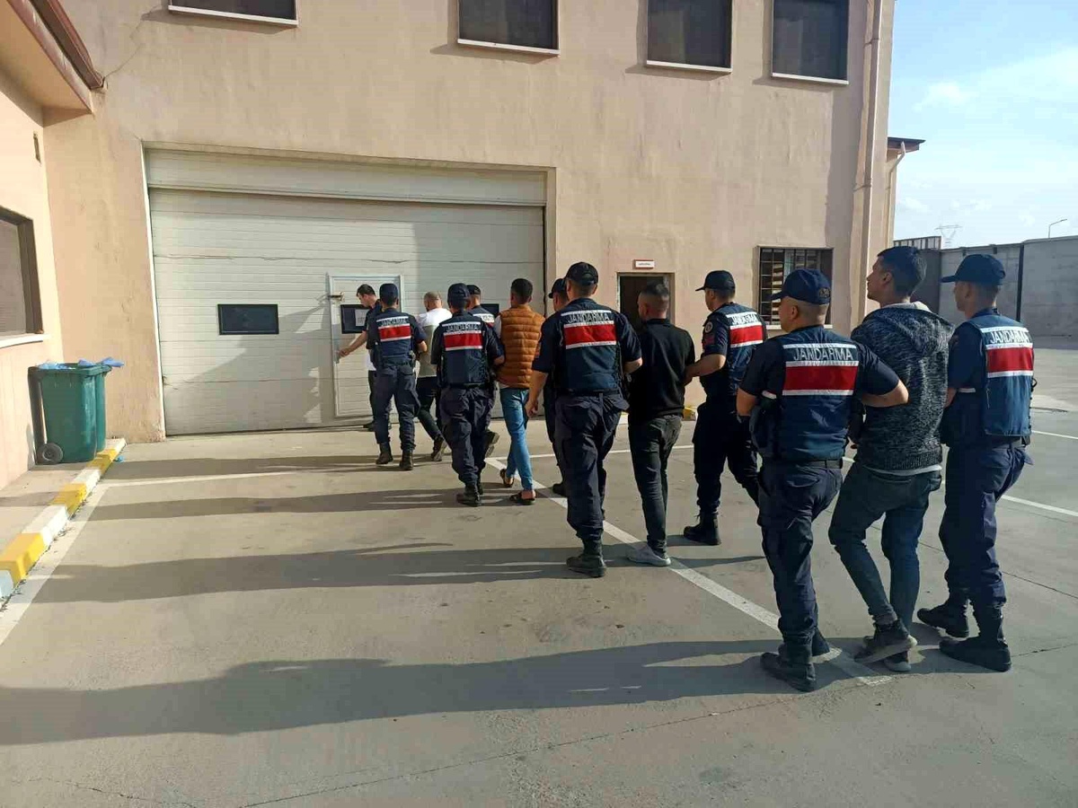 Gaziantep\'te Göçmen Kaçakçılığı Operasyonu: 4 Organizatör Yakalandı