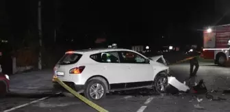 İzmir'de Otomobil Karşı Şeride Geçti: 2 Ölü, 2 Yaralı