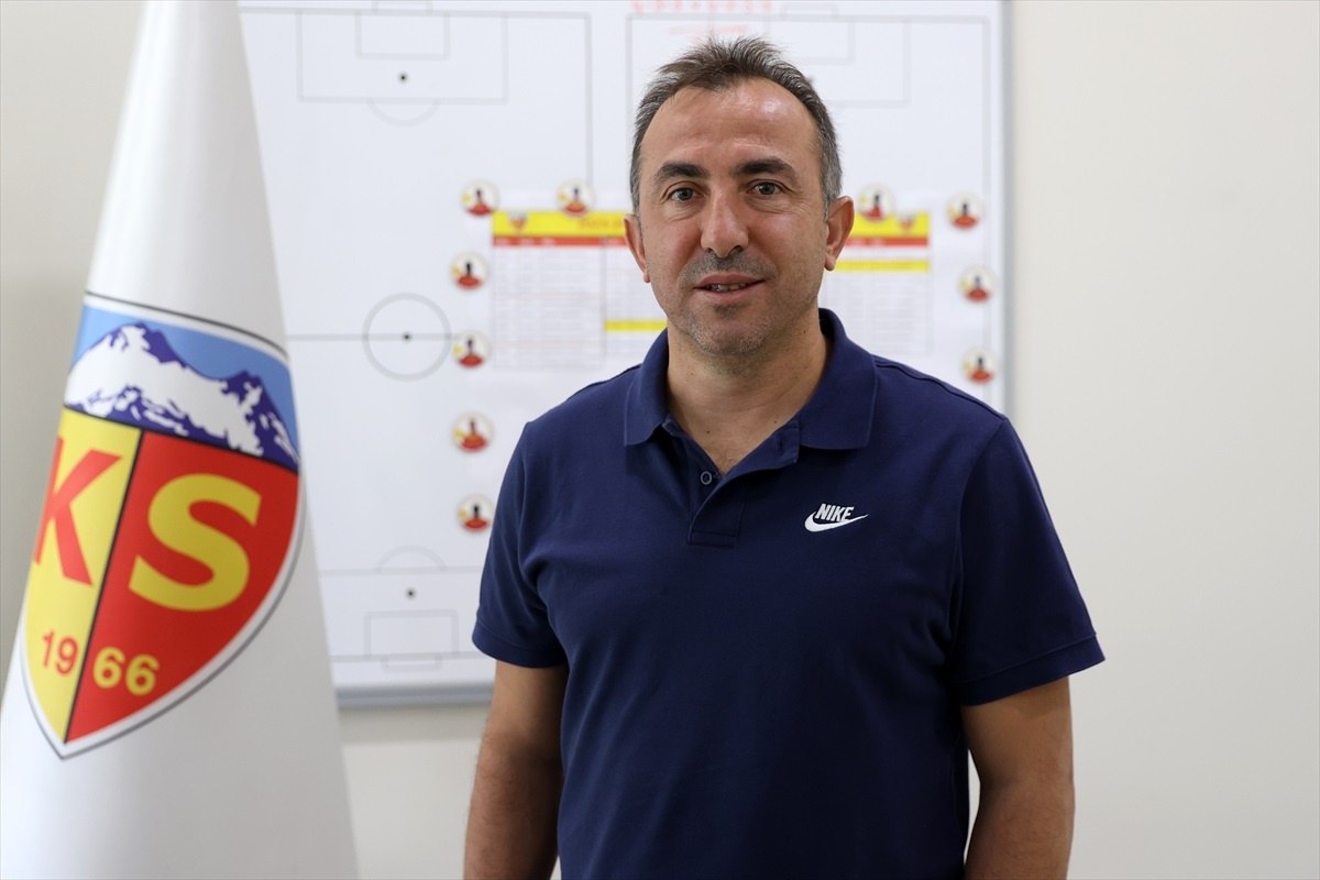 Mondihome Kayserispor Teknik Direktörü Recep Uçar: \'Arzulu ve Coşkulu Oynayan Bir Takım Hedefliyoruz\'