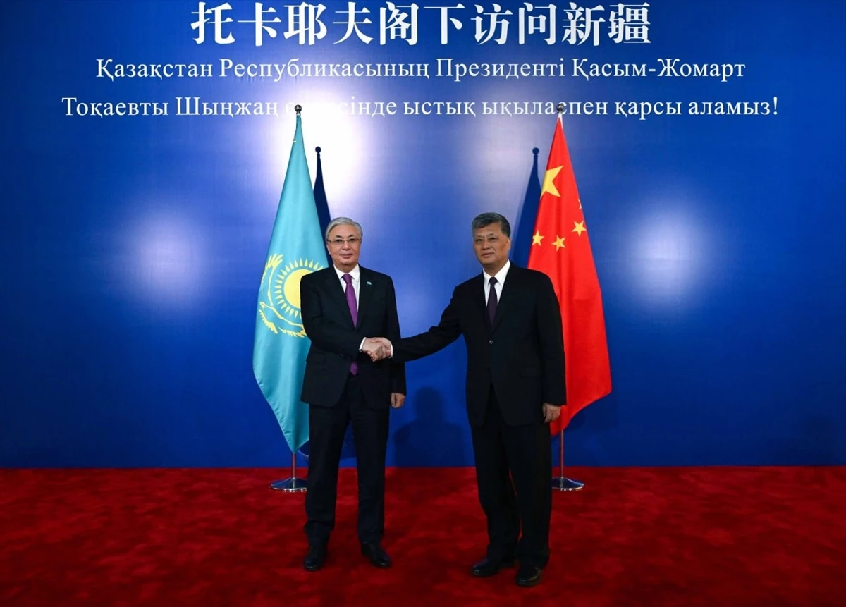Kazakistan Cumhurbaşkanı Sincan Uygur Özerk Bölgesi\'nde temaslarda bulundu