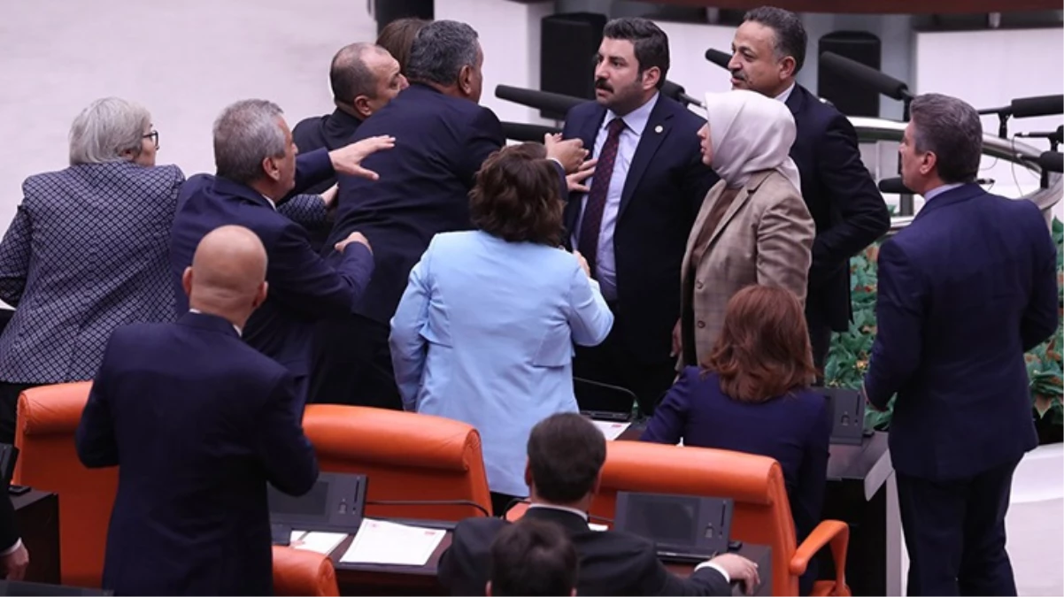 Kılıçdaroğlu\'nun vatandaşlara attığı toplu SMS, TBMM\'de tartışma konusu oldu