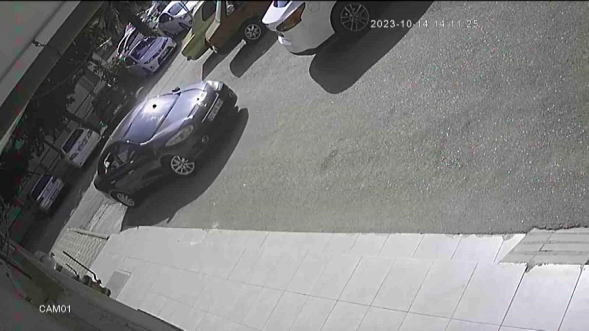 Adana\'da Komşusunun Otomobilini Çalan Kadın Yakıt Alırken Yakalandı