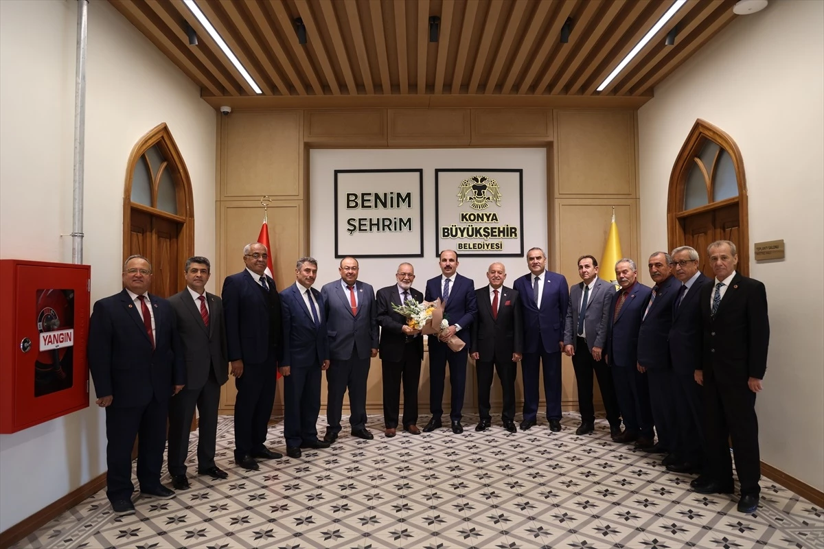 Konya Büyükşehir Belediye Başkanı Uğur İbrahim Altay, Muhtarlar Günü\'nde ziyaret edildi