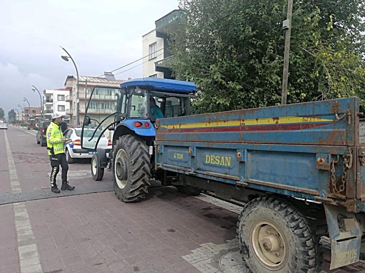 Manisa\'da Traktörlere Denetim: 21 Traktöre Cezai İşlem Uygulandı