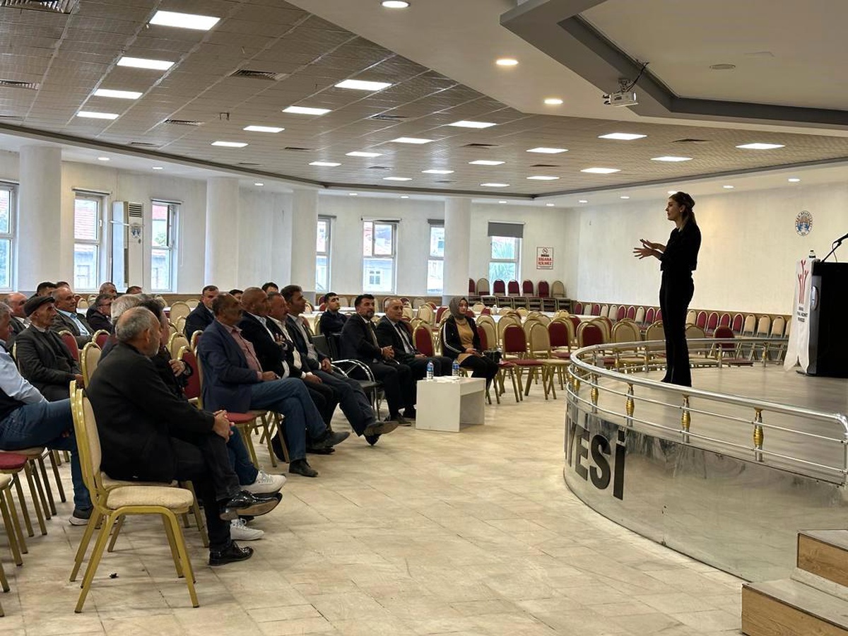Afyonkarahisar\'da Mahalle ve Köy Muhtarlarına Kadına Şiddetle Mücadele Eğitimi Verildi