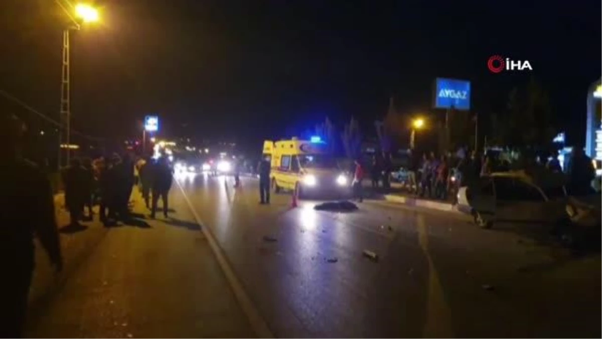 Mersin\'de motosiklet ile otomobil çarpıştı: 1 ölü, 4 yaralı