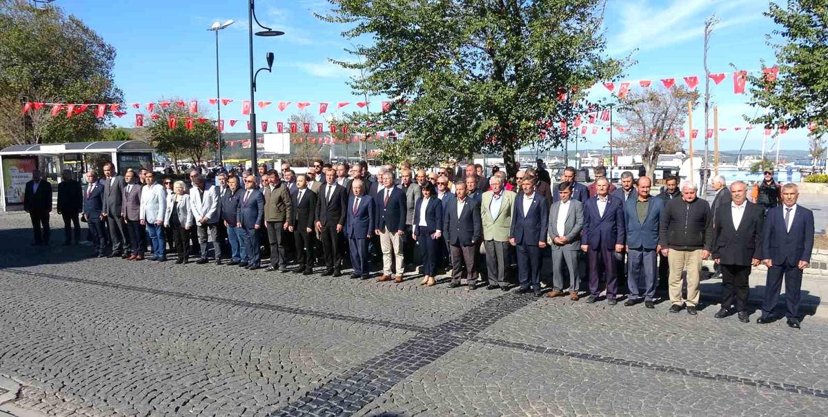Çanakkale\'de Muhtarlar Günü Çelenk Sunma Töreni Düzenlendi