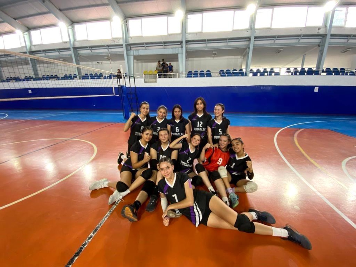 Muğla\'da Liseler Arası Voleybol Turnuvasında Şampiyon Naip Hüseyin Anadolu Lisesi