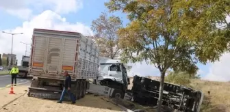 Nevşehir'de TIR'ın Buğday Yüklü Kamyonete Çarpması Sonucu 4 Kişi Yaralandı