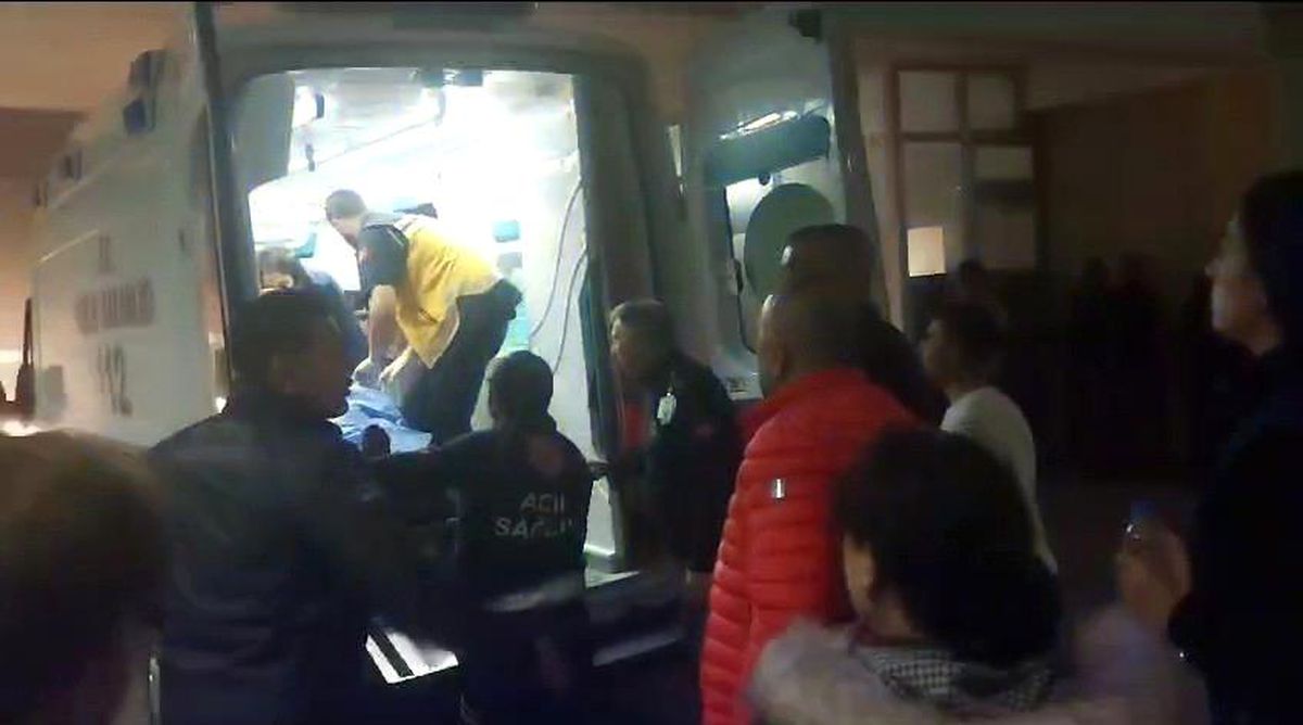 Niğde\'de tarım işçilerini taşıyan minibüs devrildi, 15 kişi yaralandı