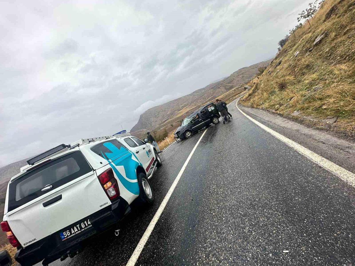 Siirt\'te Hafif Ticari Araç Takla Attı: 1 Yaralı