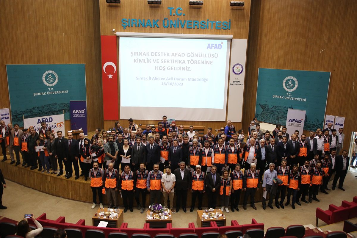 Şırnak\'ta Muhtarlara AFAD Gönüllüsü Sertifikası Verildi