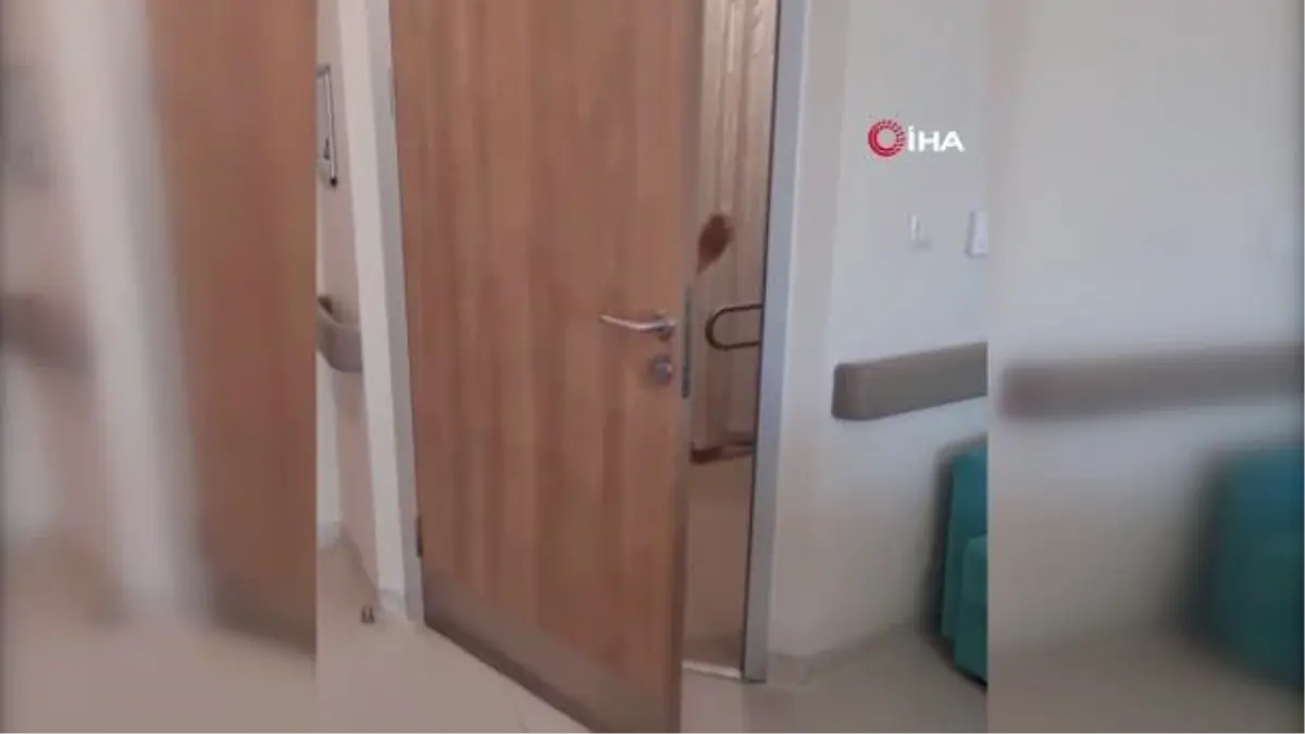 Tatbikatta kendini role kaptırdı, güvenlik görevlisini araçla böyle sürükledi