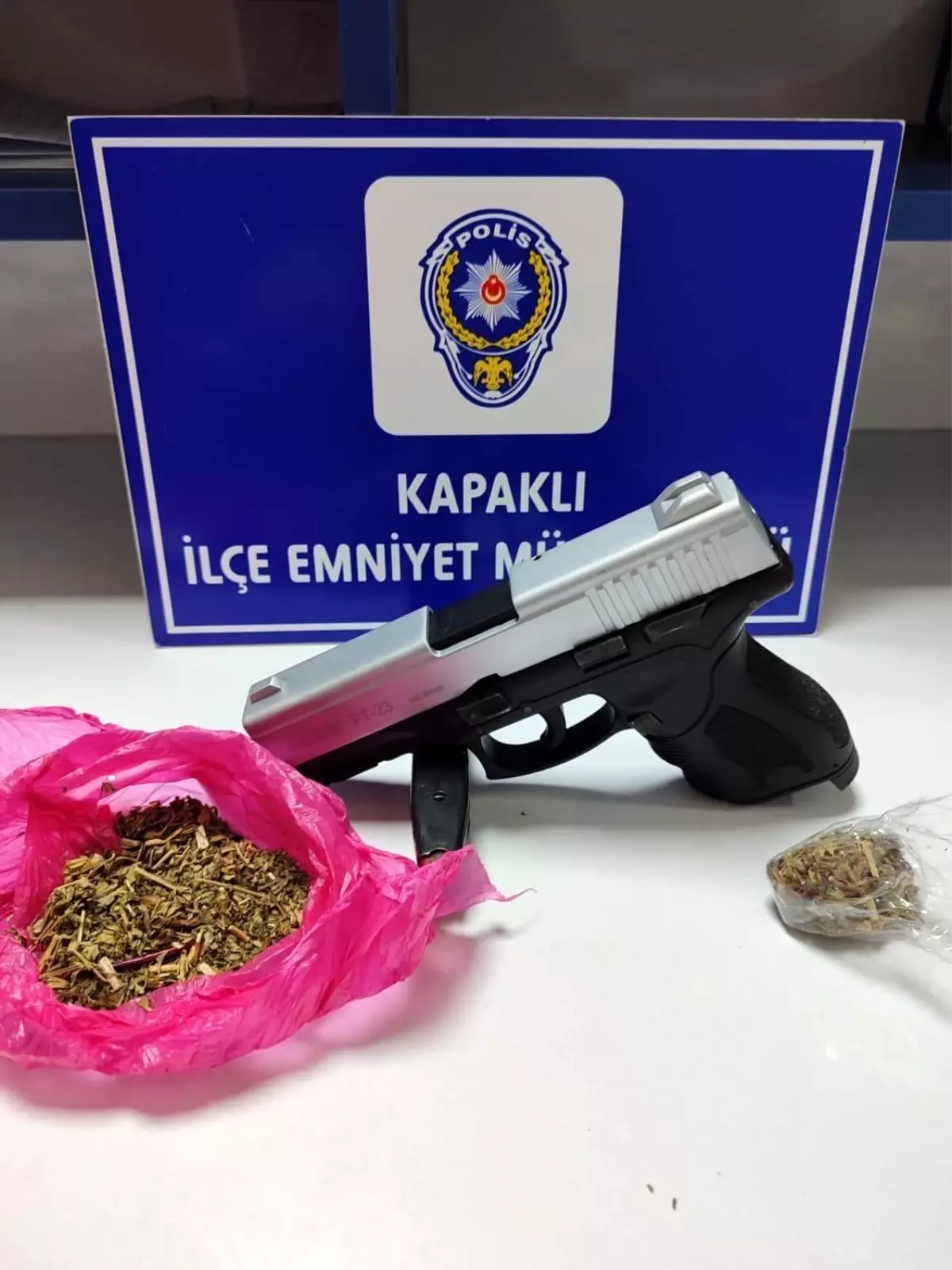 Tekirdağ\'da Uyuşturucu ve Silah Operasyonu: Tedarikçi İhbarıyla Yakalama