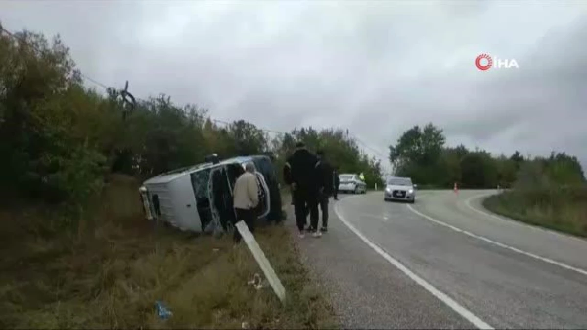 Tekirdağ\'da yolcu minibüsü devrildi: 16 yaralı