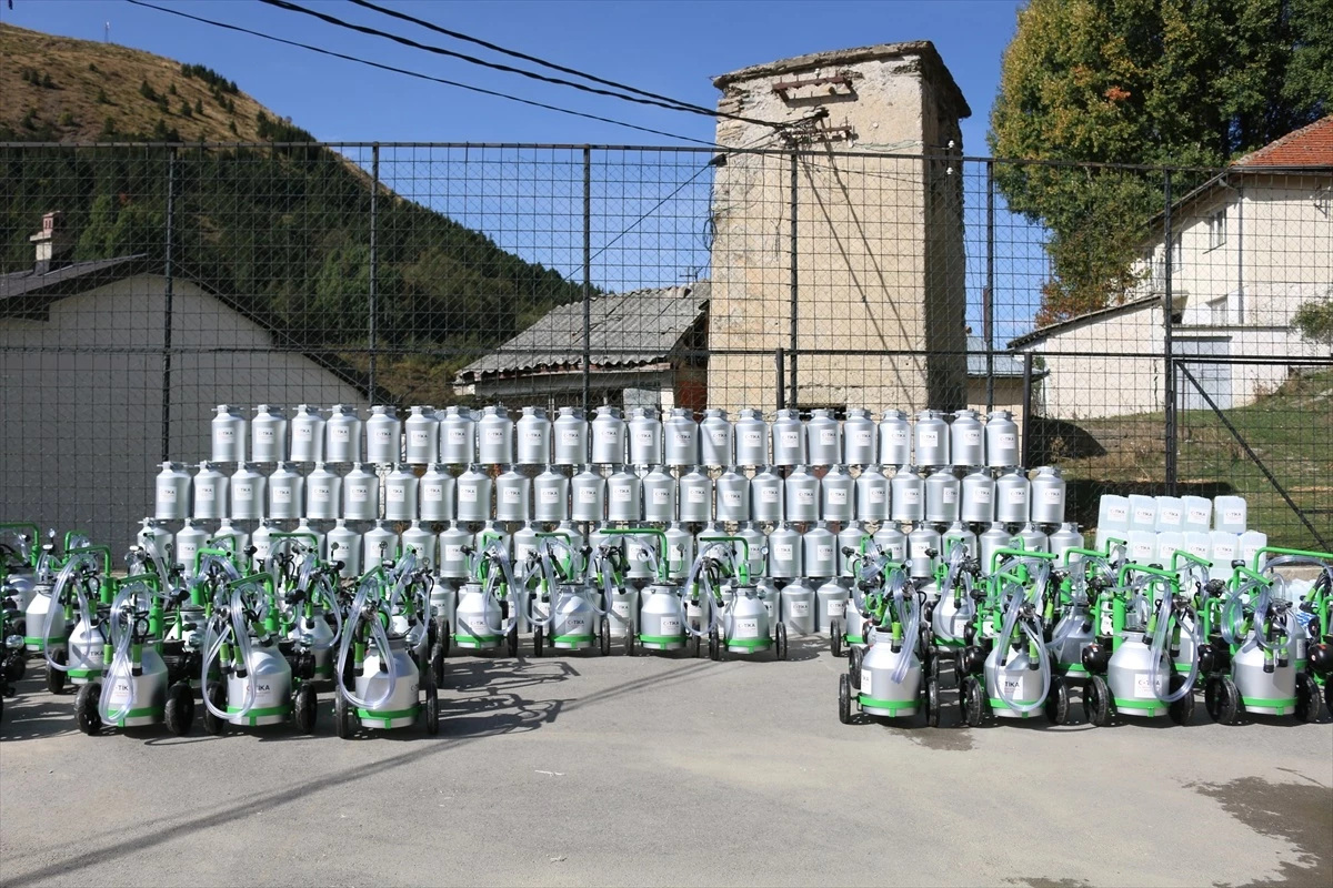 TİKA, Kosova\'da süt üretimi için makineler dağıttı