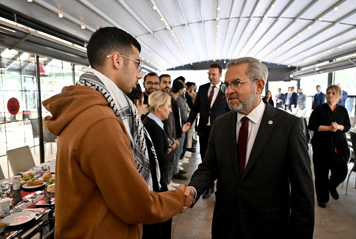 Türkiye\'de öğrenim gören Filistinliler, Gazze\'deki ailelerinin hayatından endişe ediyor