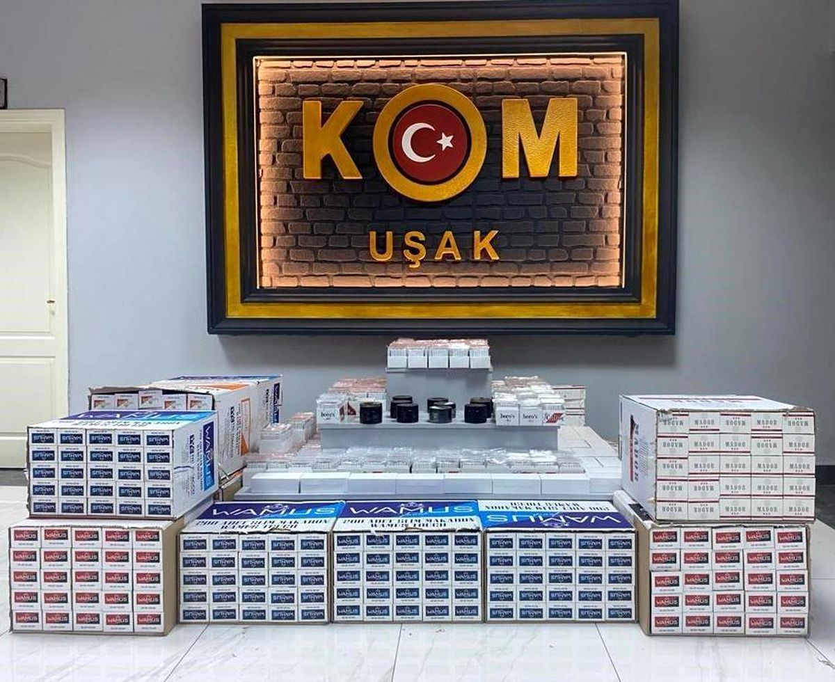 Uşak\'ta Kaçak Sigara Operasyonu: 16 Bin 800 Kaçak Sigara ve 174 Bin 800 Filtreli Sigara Kağıdı Ele Geçirildi