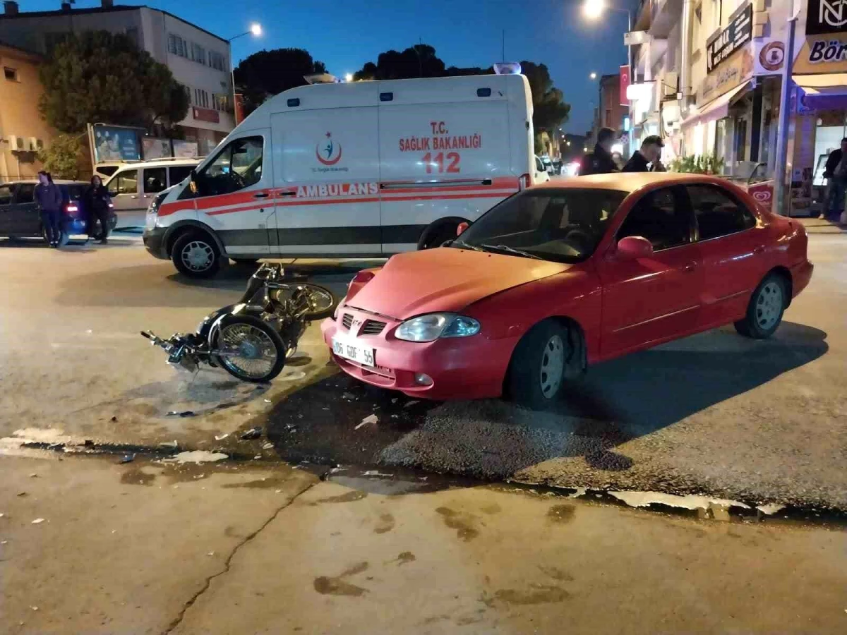 Uşak\'ta otomobil ile motosiklet çarpıştı: 1 yaralı