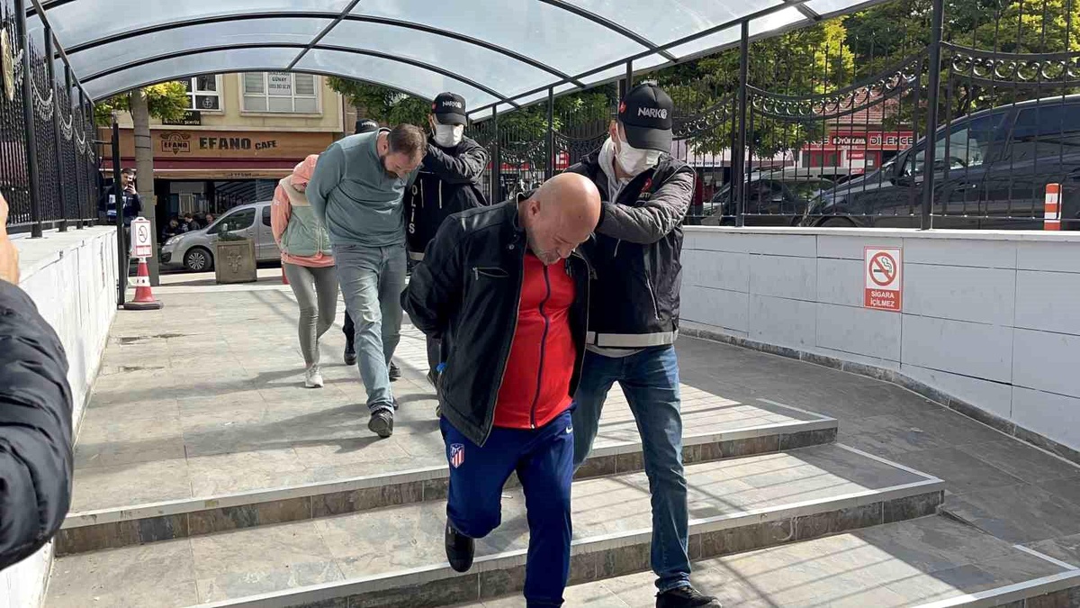 Eskişehir\'de Uyuşturucu Operasyonu: 4 Şüpheli Gözaltına Alındı