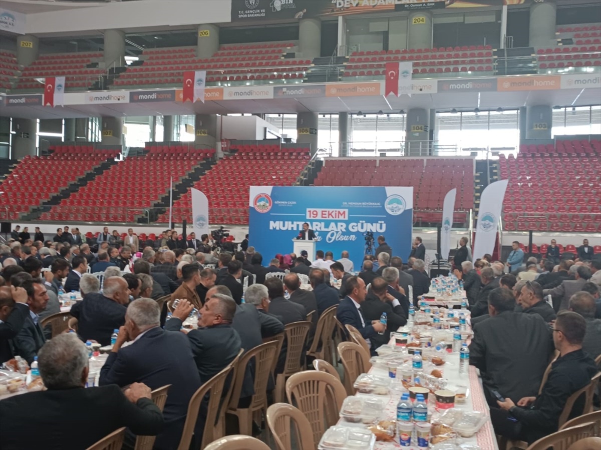 Kayseri Valisi ve Büyükşehir Belediye Başkanı Muhtarlarla Buluştu