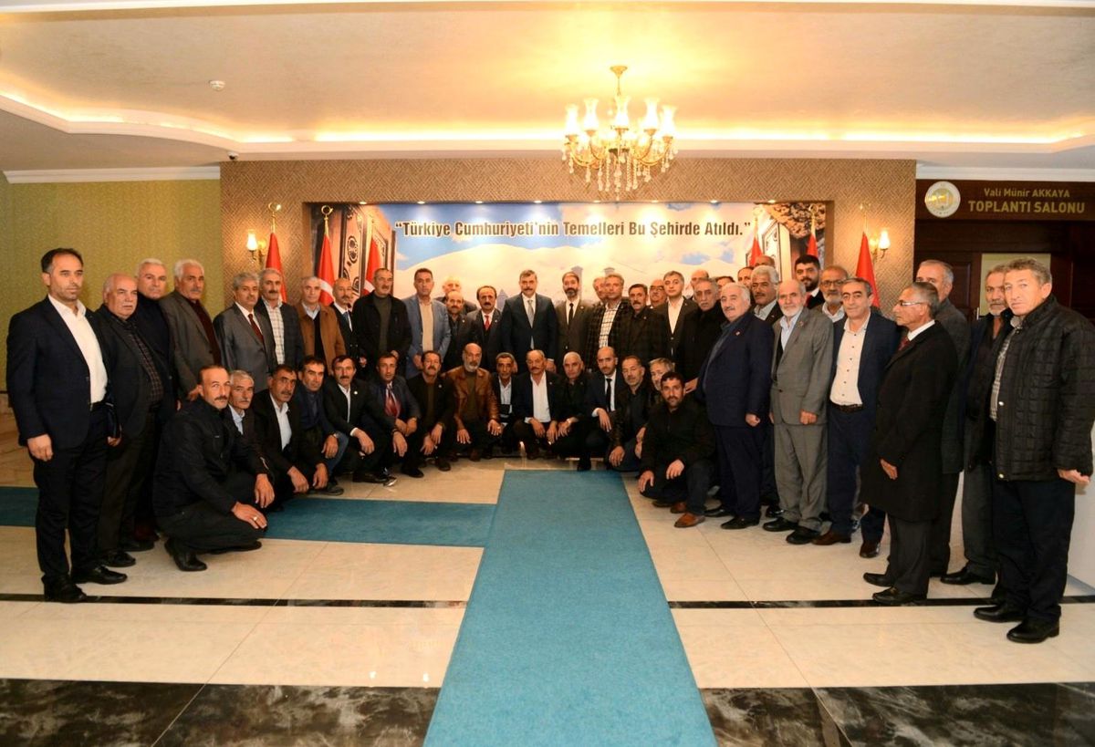 Erzurum Valisi Mustafa Çiftçi, Muhtarlar Günü\'nde muhtarlarla bir araya geldi