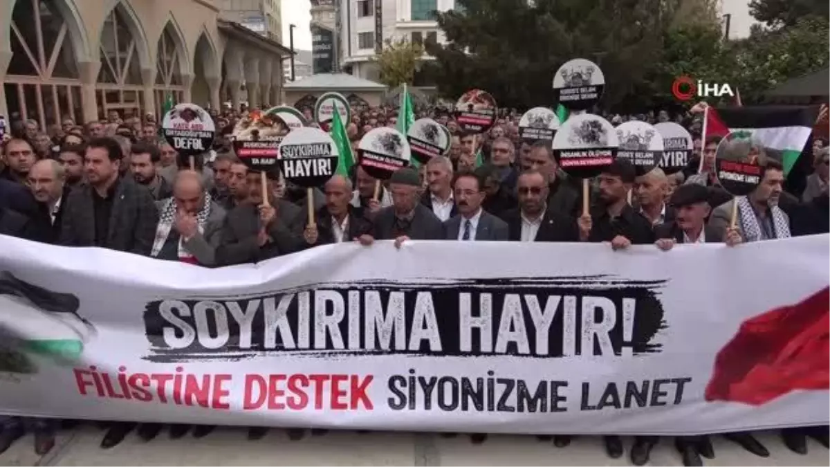 Van\'da İsrail\'in Gazze\'deki hastaneye saldırısı protesto edildi