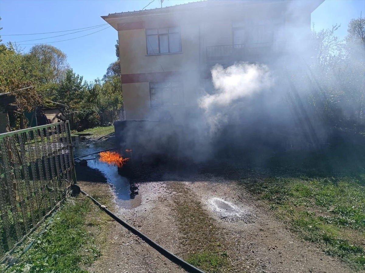 Bolu\'nun Yeniçağa ilçesinde yağ tankında meydana gelen yangın söndürüldü