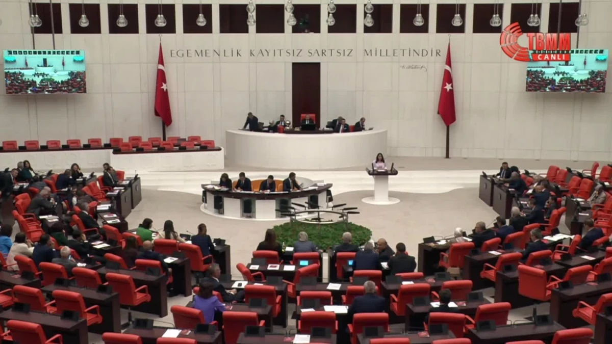 Yeşil Sol Parti\'nin Kobani Davasındaki Hukuksuzlukların Araştırılması Önerisi, TBMM Genel Kurulu\'nda AKP ve MHP\'li Milletvekillerinin Oylarıyla...