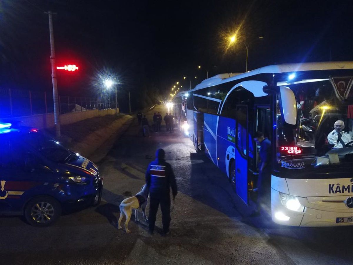 Afyonkarahisar\'da Göçmen Kaçakçılığı Yapan Zanlı Tutuklandı