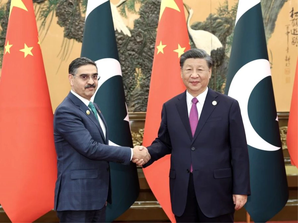 Çin Cumhurbaşkanı Xi Jinping, Pakistan Başbakanı ile bir araya geldi