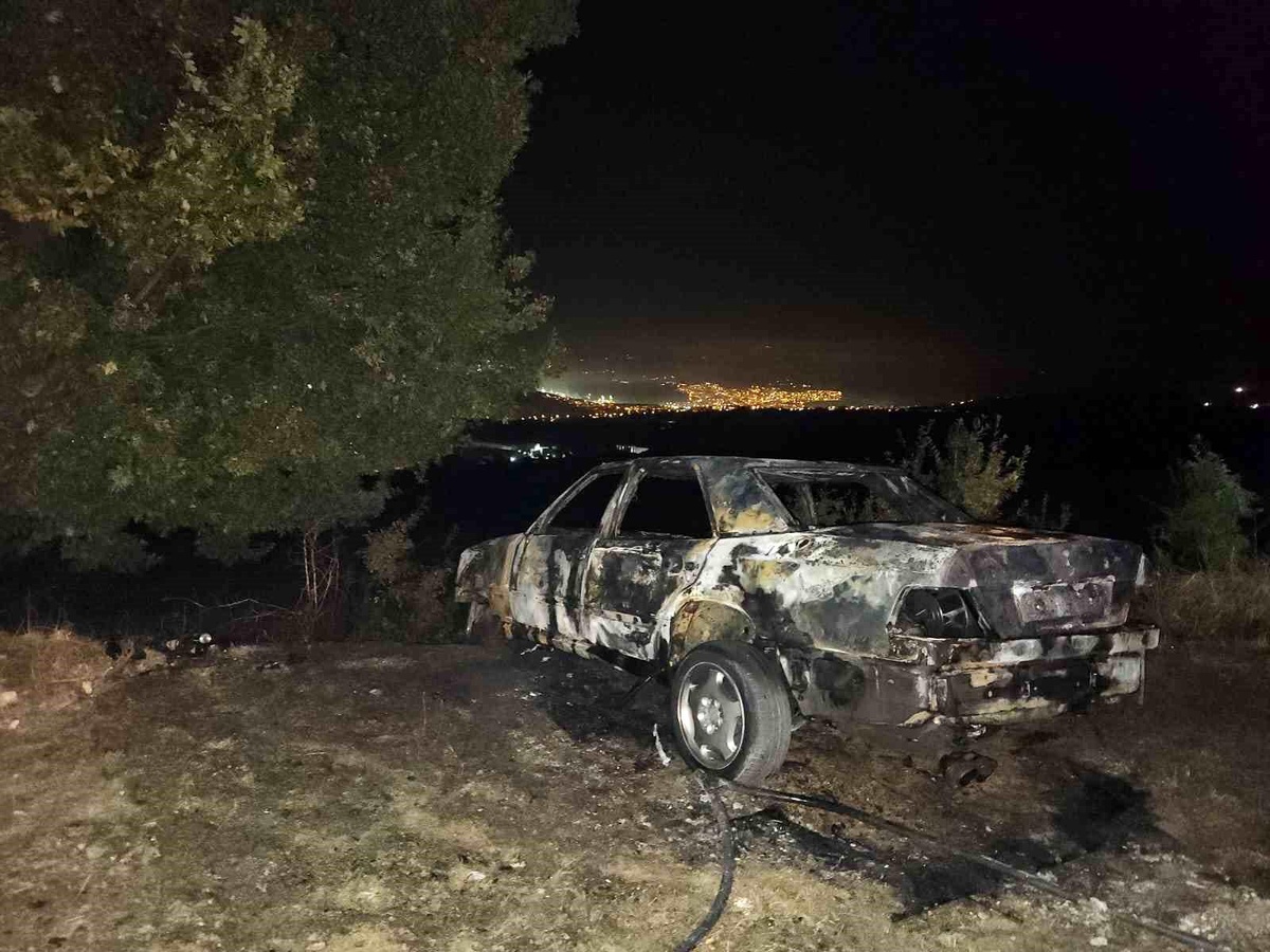 Karabük\'te Park Halindeki Otomobil Yangında Tamamen Yanarak Kullanılamaz Hale Geldi