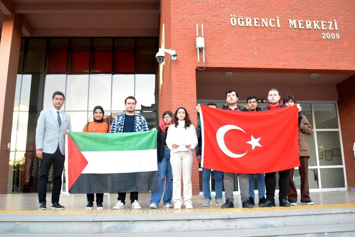 Anadolu Üniversitesi Öğrenci Kulüpleri İsrail\'in Filistinli sivillere yönelik saldırılarını kınadı