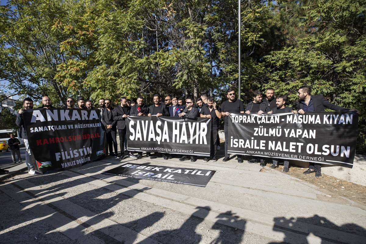 Ankara Müzisyenler Derneği İsrail\'in Gazze saldırılarını protesto etti
