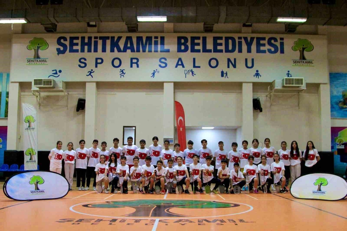 Badminton Kupası\'nda usta raketler yarıştı