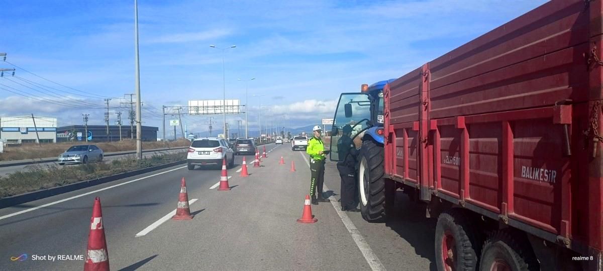 Balıkesir\'de trafik denetimi: 27 araç trafikten men edildi