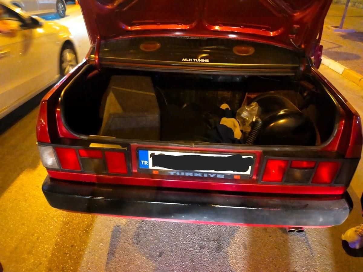 Balıkesir\'de Yüksek Sesle Müzik Çalan Araçlara Denetim