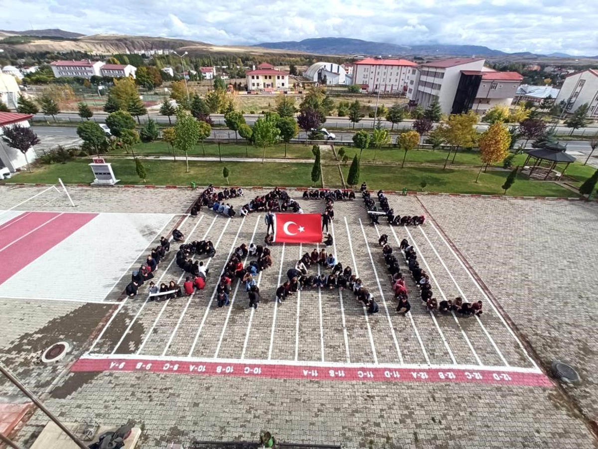 Sivas\'ta lise öğrencilerinden İsrail\'e tepki
