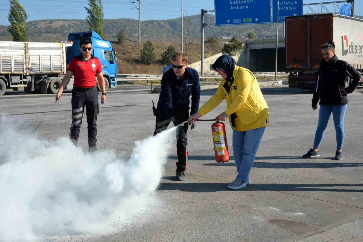 Bozüyük Belediyesi İtfaiye Müdürlüğü\'nden işyerlerine yangın eğitimi